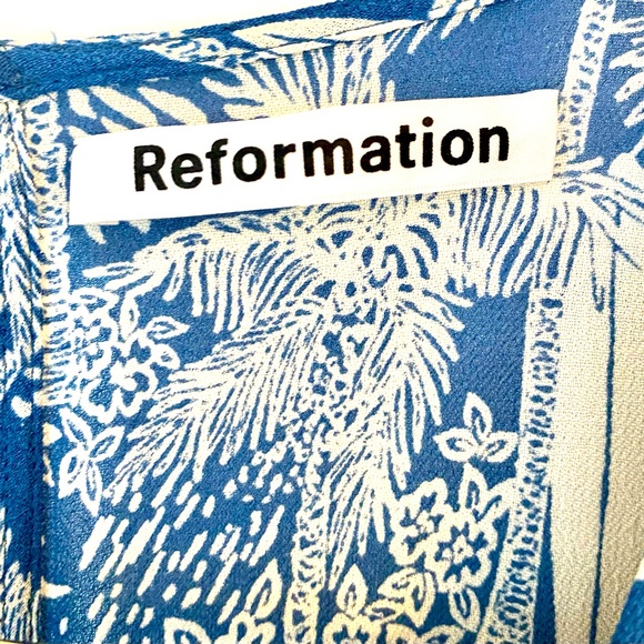 Reformation Nantes Tropical Ruffle Slit Midi Dress in Bali Print Blue - Picture 7 of 10